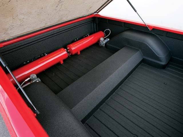 0506_13z+1985_chevrolet_c10_custom+bed_view.jpg
