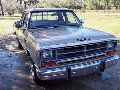 1990 dodge D-150.jpg