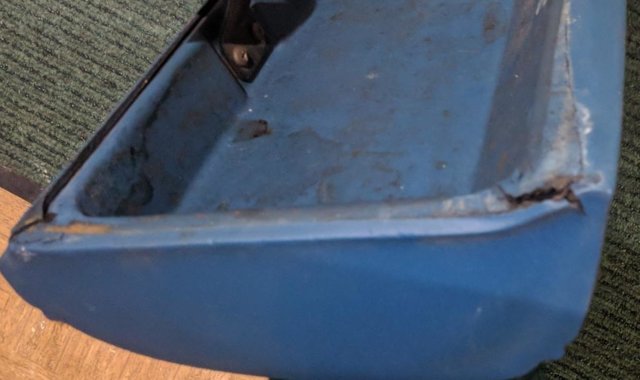 76.d100.glovebox.corner.jpg