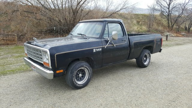 82 Dodge D150 SB Black 01.jpg