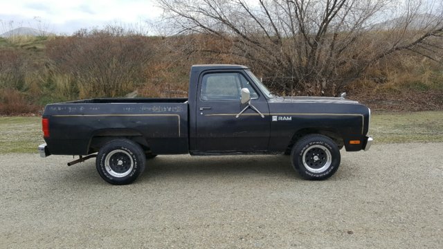 82 Dodge D150 SB Black 03.jpg