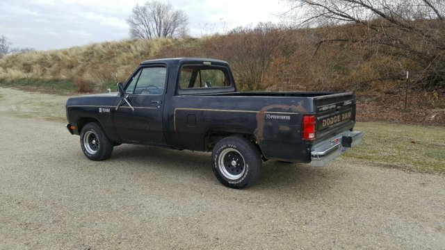 82 Dodge D150 SB Black 06.jpg