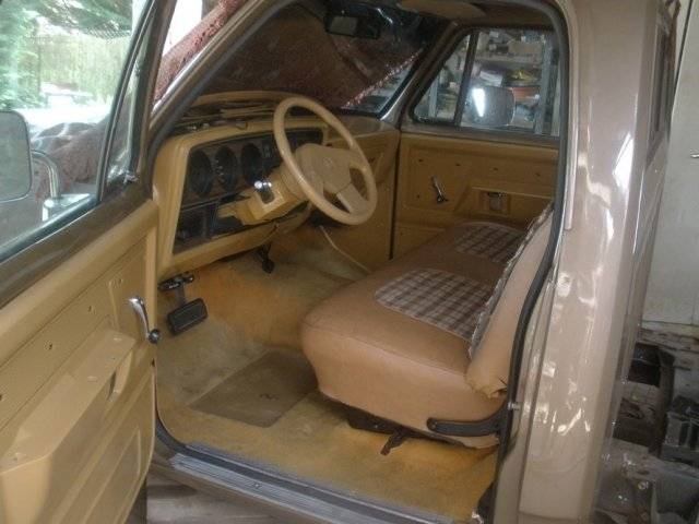 carpet  bench seat.jpg