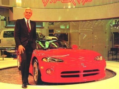 fs_1992_Dodge_Viper_RT_10_Intro_at_1992_NAIAS_w_Bob_Lutz_Red_fvr.jpg