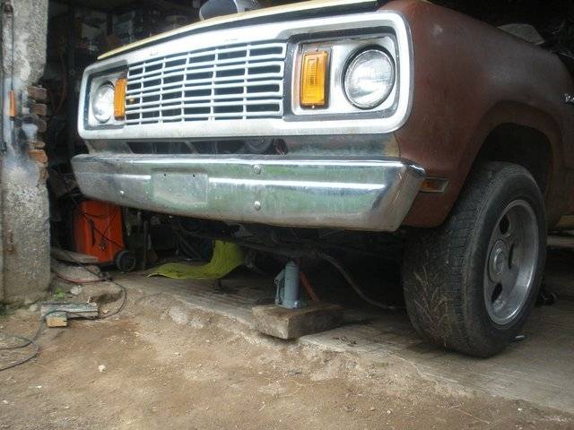 mopar  lowering truck 017.jpg
